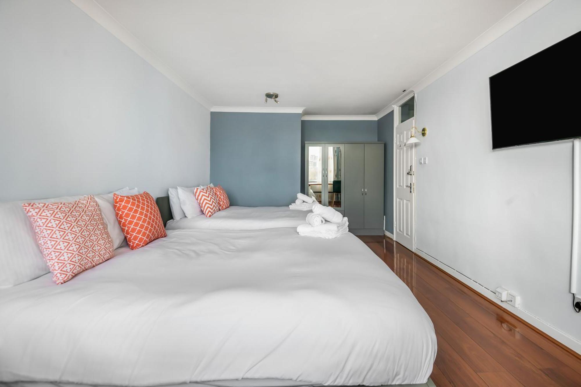 Appartamento Riverside 3br With Easy Transport 20mins To Centre Londra